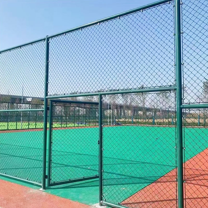 Pagar stadion yang dirakit