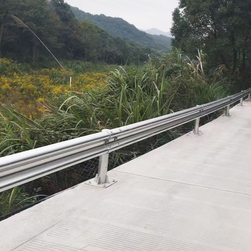 Pagar pembatas bergelombang galvanis