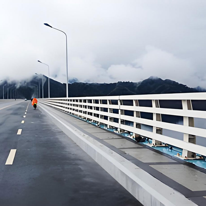 Pagar pembatas jembatan logam